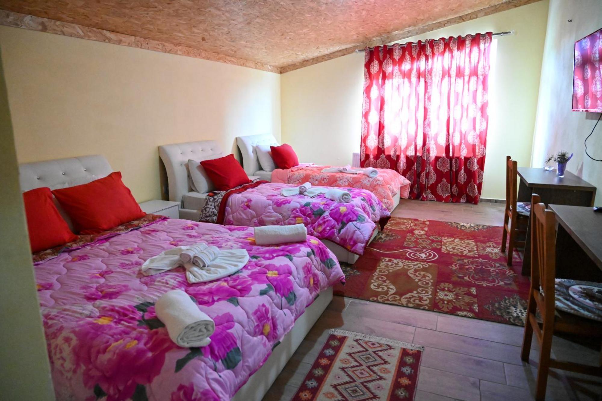 Отель Joni Restaurant Bucimas Экстерьер фото