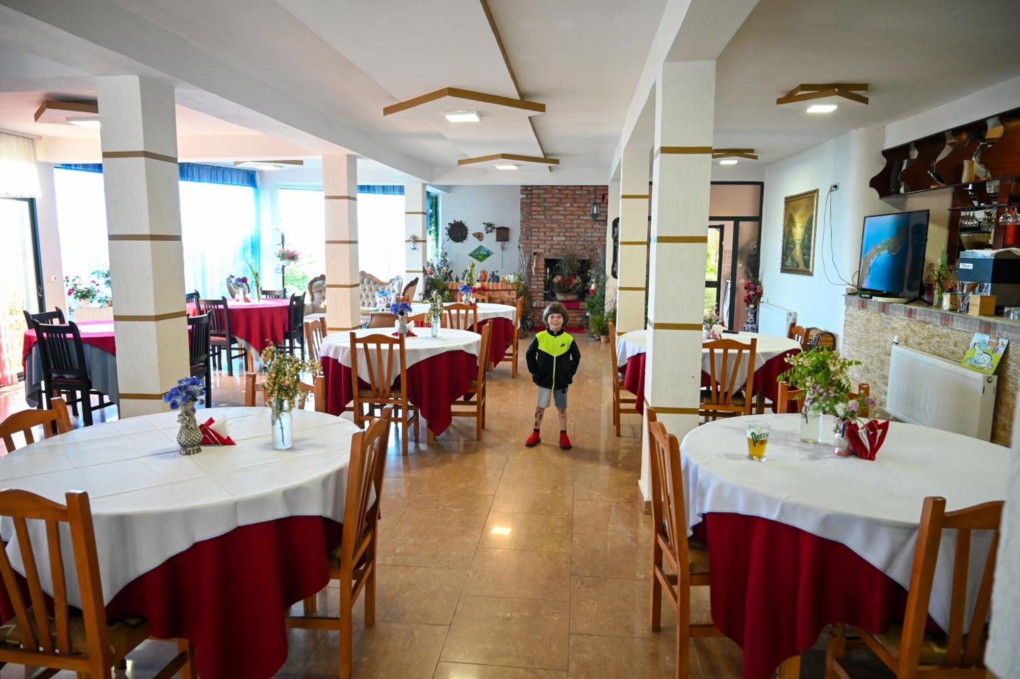 Отель Joni Restaurant Bucimas Экстерьер фото