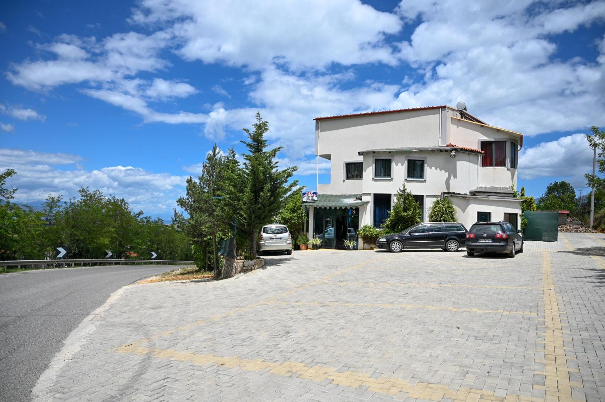 Отель Joni Restaurant Bucimas Экстерьер фото