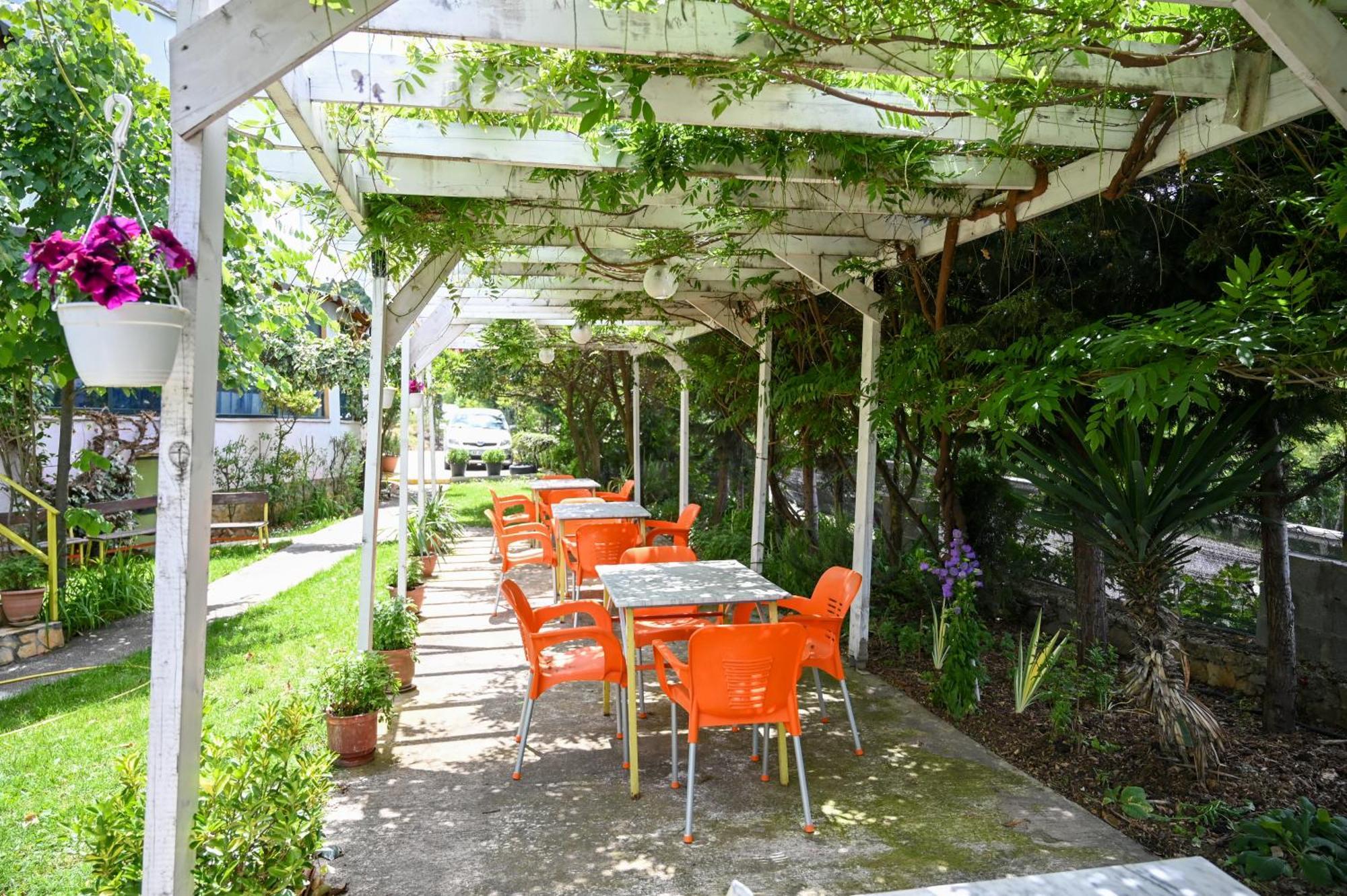 Отель Joni Restaurant Bucimas Экстерьер фото