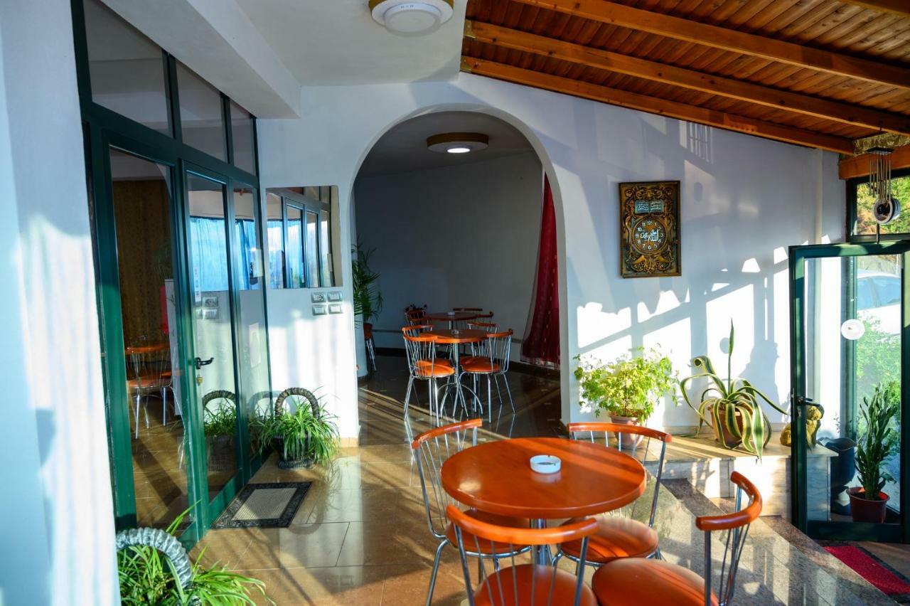 Отель Joni Restaurant Bucimas Экстерьер фото